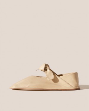 Hereu Llasada Front-knot Women's Flats Cream | NZ-75UHEMTLY