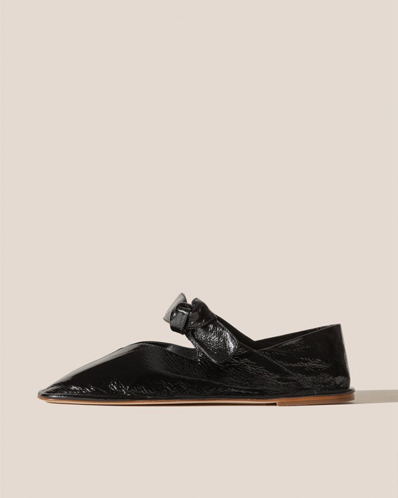 Hereu Llasada Crinkled Glossy Front-knot Women's Flats Black | NZ-63MCUXEKO