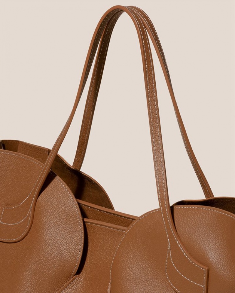 Hereu Sepal L Grainy Large Tulip Shape Zipped Women's Tote Bag Brown | NZ-60RMZJOVB