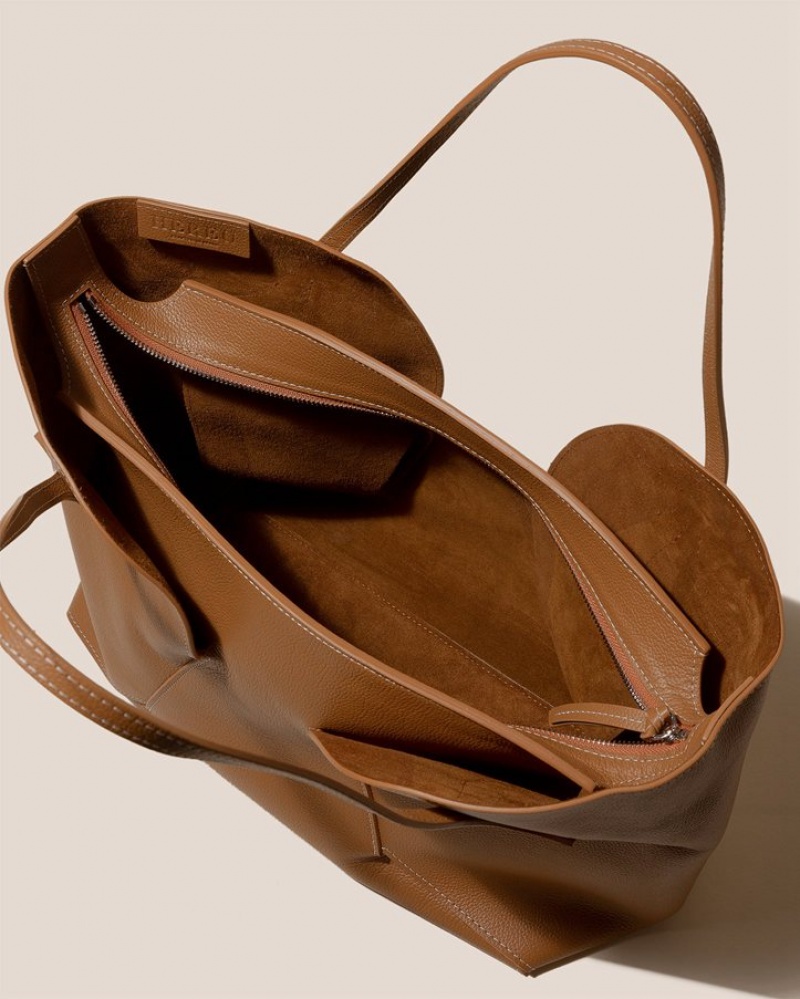 Hereu Sepal L Grainy Large Tulip Shape Zipped Women's Tote Bag Brown | NZ-60RMZJOVB